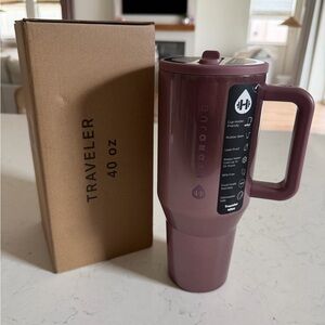 HydroJug Traveler 40 oz in Dream